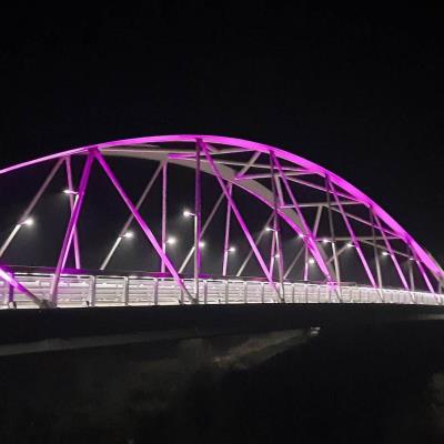 Ponte illuminato e convegno  su donne e sport per l’Ottobre Rosa foto 